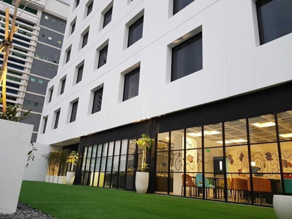 De Braga, Artotel Curated Bandung Eksteriør billede